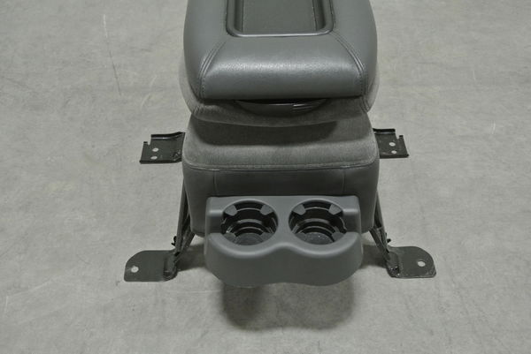 2006 Chevy Silverado Arm Rest Center Console Gray Cloth Jump Seat Cup ...